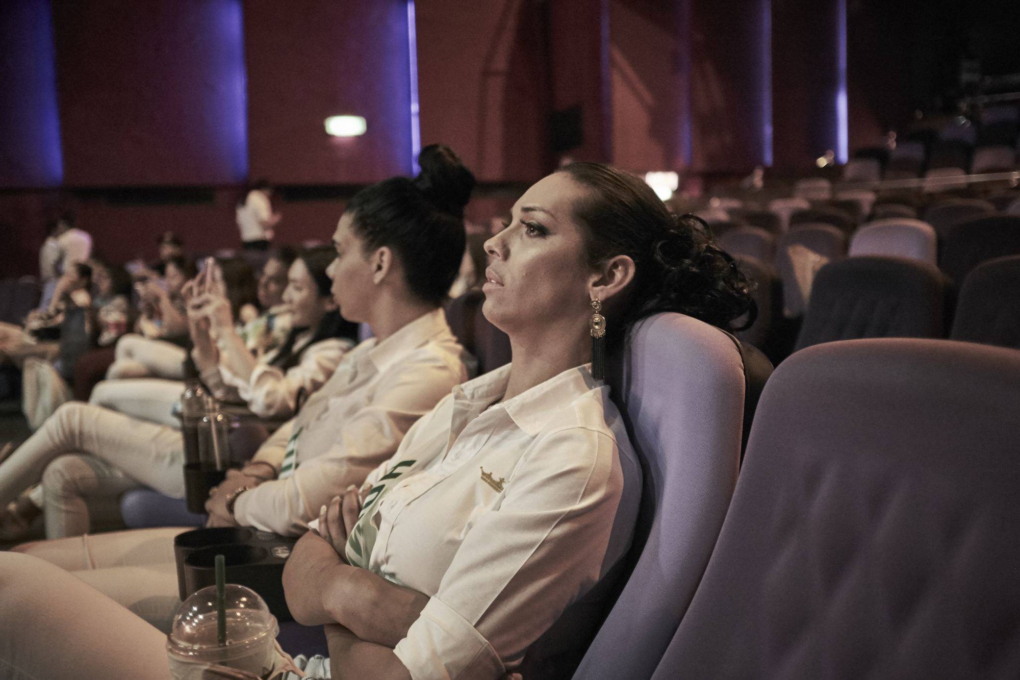 Hương Giang cùng dàn thí sinh tất bật tập luyện trước thềm Chung kết Hoa hậu chuyển giới Quốc tế